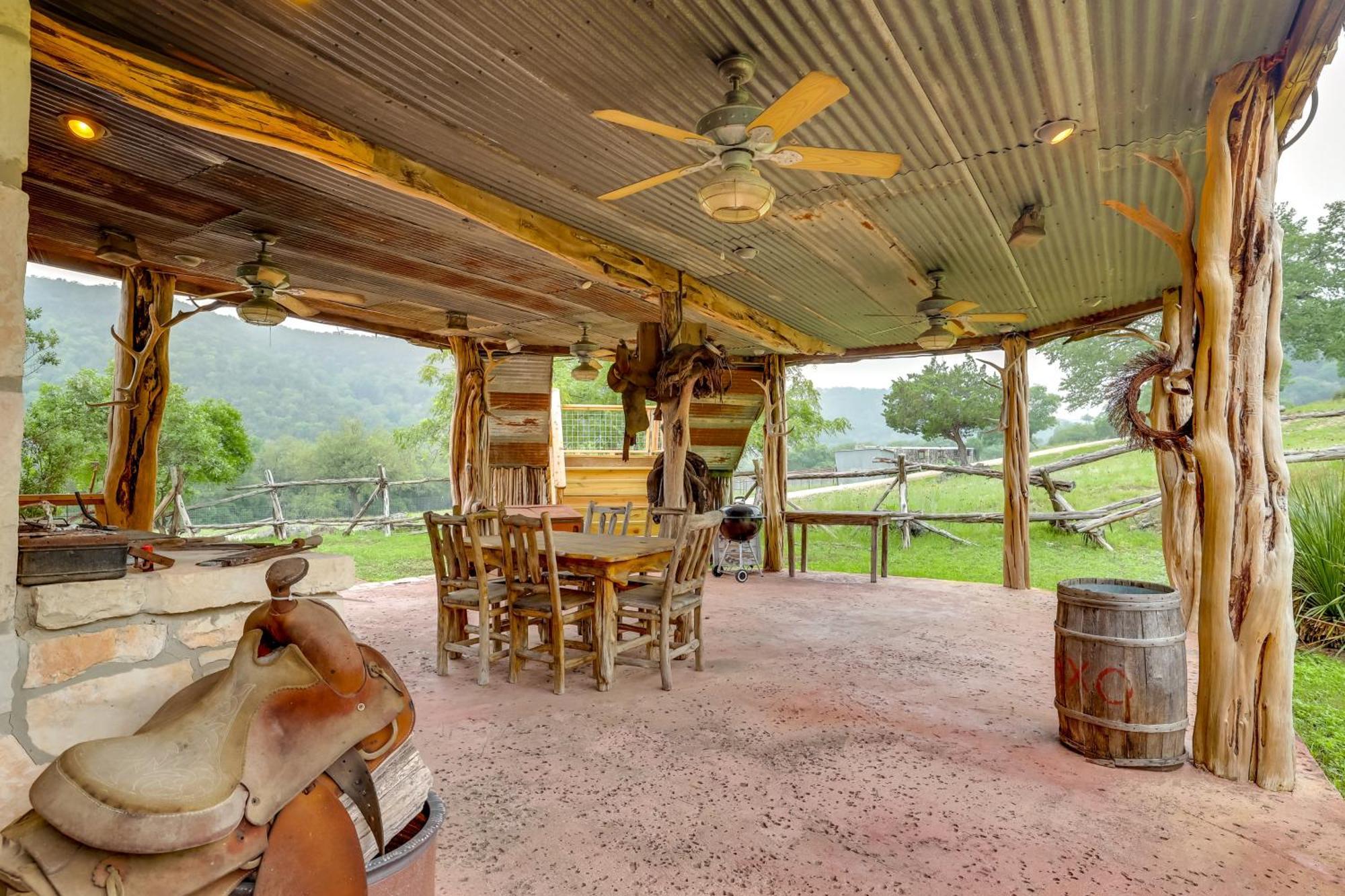 Rural Texas Villa With Hot Tub - Horses Welcome! Tarpley Exterior photo